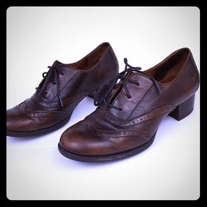 BORN womens leather shoes